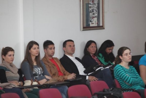 Tribina „Pravi ljudi na pravom mestu“ : „Trgovina ljudima“ Ivana Radović